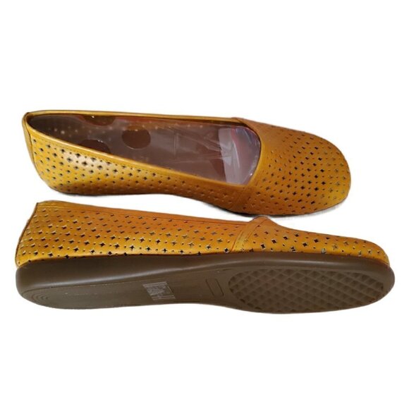 Aerosoles Soft Touch Yellow Leather Loafers, Ladies Dark Yellow Flats NIB - Picture 3 of 3